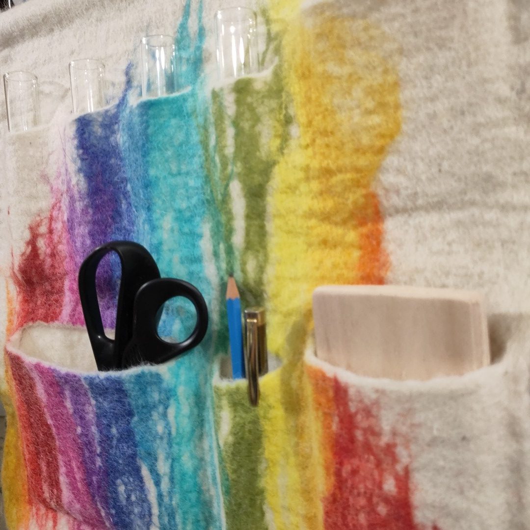 Stage de laine feutrée : vide poche à suspendre